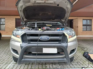 Mobile headlight cleaning service