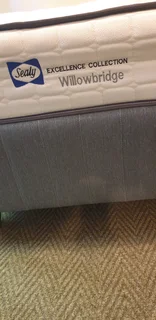 Queen size bed - Sealy Willowbridge