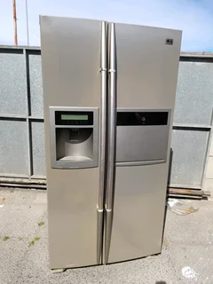 LG side by side, no frost fridge.free delivery in Cape Town.
