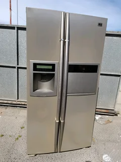 LG side by side, no frost fridge.free delivery in Cape Town.