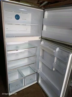 Samsung 629L silver/Grey Fridge/Freezer  with water dispenser Good condition Working  percent*R6999