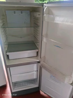 Defy Fridge freezer Working 100%Good condition R 2499#078 537 0542 East London