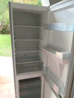 Hisense silver/Grey Fridge/Freezer  with water dispenser Good condition Working  percent R2999