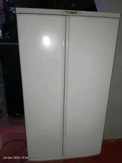 Defy side by side 640L fridge freezerWorking 100%Very good condition  R 3999078 537 0542 East London