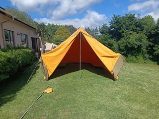 Tent/ Gazebo
