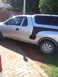 Bakkie ,Corsa Utility bakkie wit Canopy