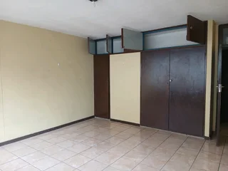 Big bedroom to rentfor a lady  at Naledi flat,Sunnyside