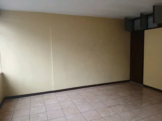 Big bedroom to rentfor a lady  at Naledi flat,Sunnyside
