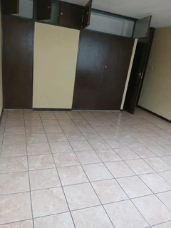 Big bedroom to rentfor a lady  at Naledi flat,Sunnyside