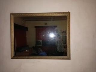 Stunning Gold Frame Mirror perfect for home or office