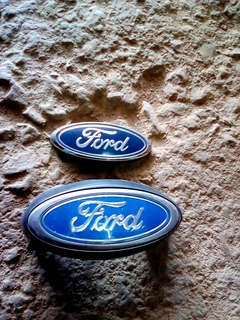 Various old school Ford parts available only wats in pic