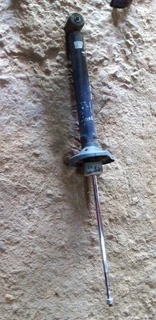 Tata rear shock available only wats in pictures 1 in stock only 400rand