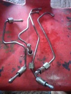 Nissan hardbody or navara zd30 injector pipe 2500rand set of 4 or 650rand each contact 0835730435
