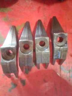 Nissan hardbody or navara zd30 injector bracket available 1500rand set or 500rand each contact 08357