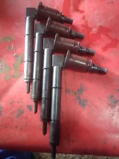 Nissan hardbody or navara zd30 injectors available only wats in pictures low kms engine came out of