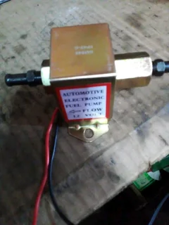 Brandnew electrical low pressure feul pump good for carburetor only wats in pictures 350rand contact