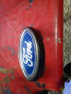 Orignal ford headlight grill emblem available only wats in picture 650rand contact 0835730435