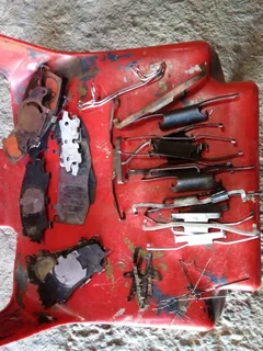 Toyota break pad anti rattle clips available only wats in pictures frm 100rand each contact 08357304