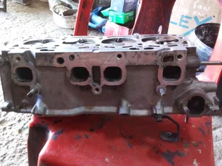 Toyota tazz or corolla 2e cylinder head long block type wid new valve stems like new 4500rand  only