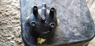 Toyota 4af distributor cap available only wats in pictures 450rand contact 0835730435