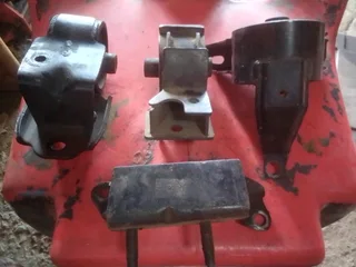 Toyota tazz or corolla engine mountings available only wats in pictures frm 450rand each contact 083