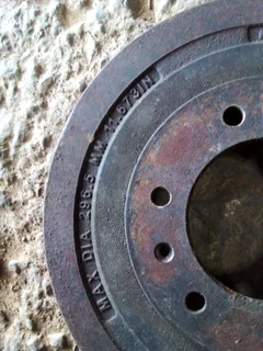 Isuzu dtec rear break drums available original make like new both 1400rand or 800rand each contact 0