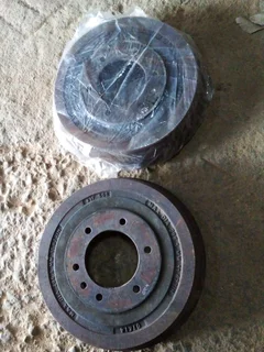 Isuzu dtec rear break drums available original make like new both 1400rand or 800rand each contact 0