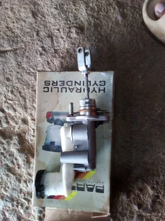 Isuzu dtec clutch master cylinder like new available only wats in pictures 1000rand contact 08357304