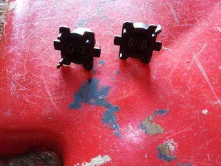 Isuzu dtec headlight bulb holders or connector available only wats in pictures 350rand both contact