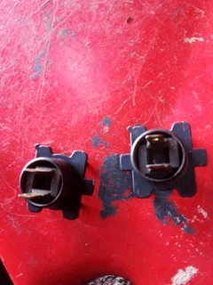 Isuzu dtec headlight bulb holders or connector available only wats in pictures 350rand both contact