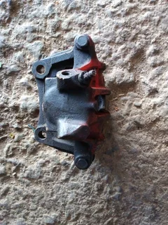 Bmw e30 front rigthside break caliper available only wats in pictures 1250rand contact 0835730435