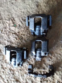Bmw e30 rear break calipers available only wats in pictures frm 850rand each contact 0835730435