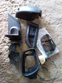 Ford focus st t5 or volvo s40 s60 driverside door mirror parts available only wats in pictures conta