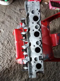 Mercedes w123 w124 e200 cylinder head fully reconditioned wid new valves n guilds n stem seals al fr