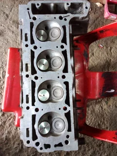 Mercedes w123 w124 e200 cylinder head fully reconditioned wid new valves n guilds n stem seals al fr