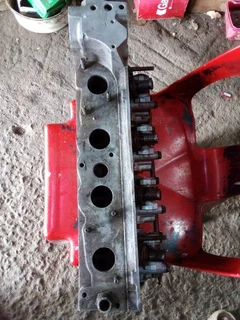Mercedes w123 w124 e200 cylinder head fully reconditioned wid new valves n guilds n stem seals al fr