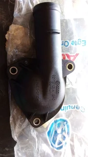 Vw r32 or audi 2.8 thermostat housing available only wats in pictures frm agents new 700rand contact