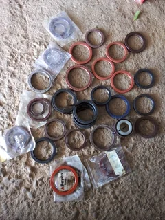 Toyota yaris or avanza rear main seals available frm 250rand each contract 0835730435