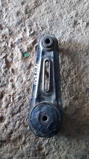 Nissan qashqai lower gearbox mounting original make 850rand contact 0835730435