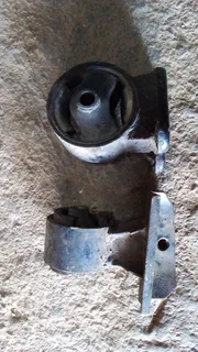 Hyundai atos gearbox mounting available only wats in pictures original make both 1400rand co ntact 0