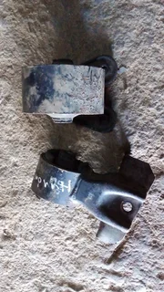 Hyundai atos gearbox mounting available only wats in pictures original make both 1400rand co ntact 0