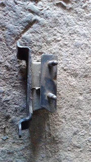 Toyota tazz or corolla 1.3 2e center gearbox mounting original make 850rand contact 0835730435