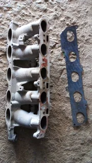 Ford focus st t5 or volvo s40 s60 t5 lower intake manifold available only wats in pictures wid gaske