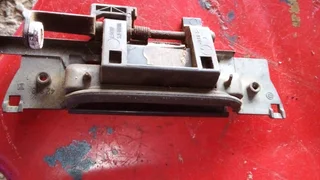 Bmw e32 e34 rear left outta door handle available only wats in pictures 550rand each contact 0835730