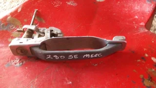 Mercedes w126 driverside outter handle available only wats in pictures 1200rand contact 0835730435