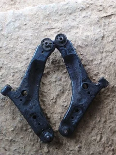 Hyundai i10 front lower control arms available only wats in pictures original make both 1600rand con
