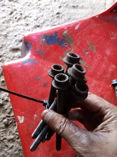 Vw polo vivo or polo 6 head bolts available only wats in pictures frm 100rand each contact 083573043