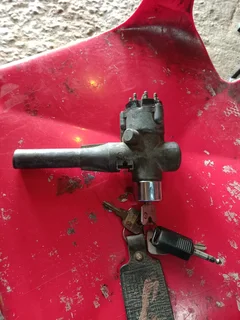 Mercedes Benz ignition switch n barrel available only wats in pictures oem make wid keys