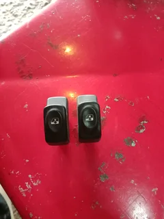 Renault Clio 2door window switch available only wats in pictures oem make