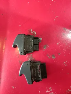 Renault Clio 2door window switch available only wats in pictures oem make